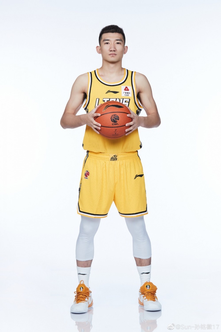 你的男孩04孙铭徽晒定妆照:新名字新主场 come on 03-直播吧