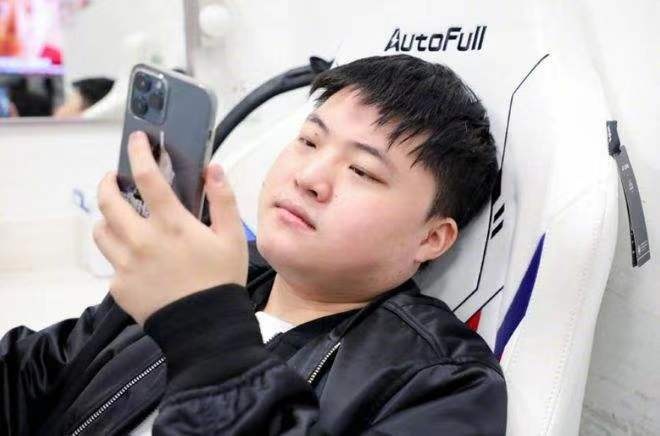 前V5教练再次补充：Uzi应该不会打了他和RNG的事情都解决了