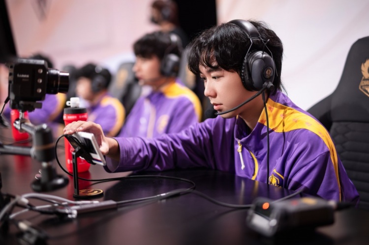 南京hero久竞赛后返图一同高呼共同前进