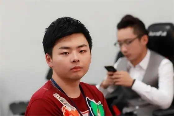 西卡:那边不是有人要复出了吗我已经联系up拉个赞助了!