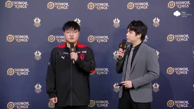 AG超玩会赛后采访爱思:目标不是连胜,是打好每场比赛