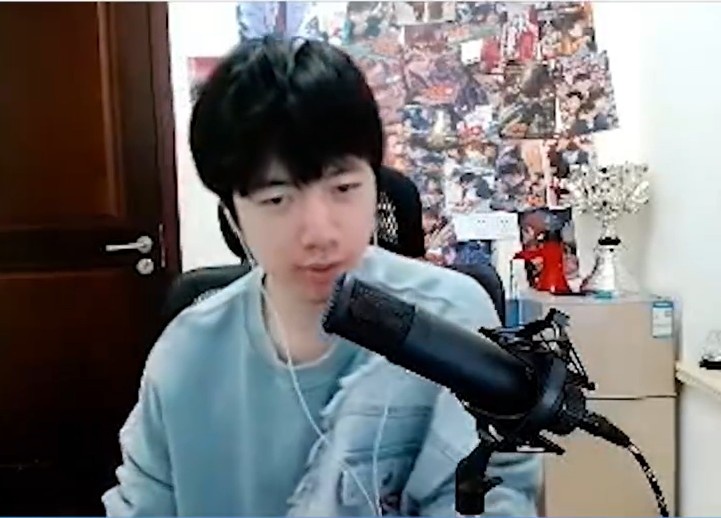 新一：light对之前两个辅助不太满意，听说Scout跟EDG谈崩了