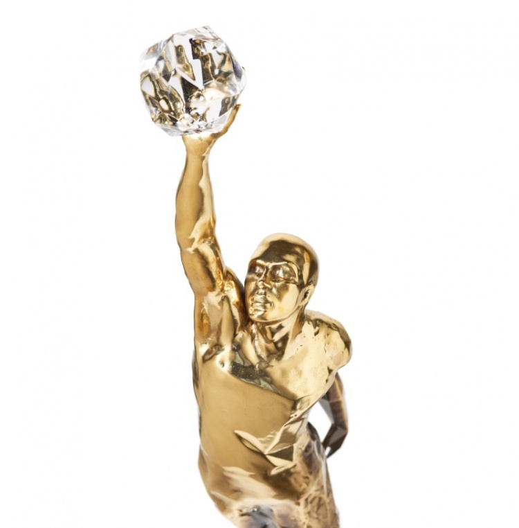 首位迈克尔乔丹奖获得者掘金官推晒约基奇新mvp奖杯