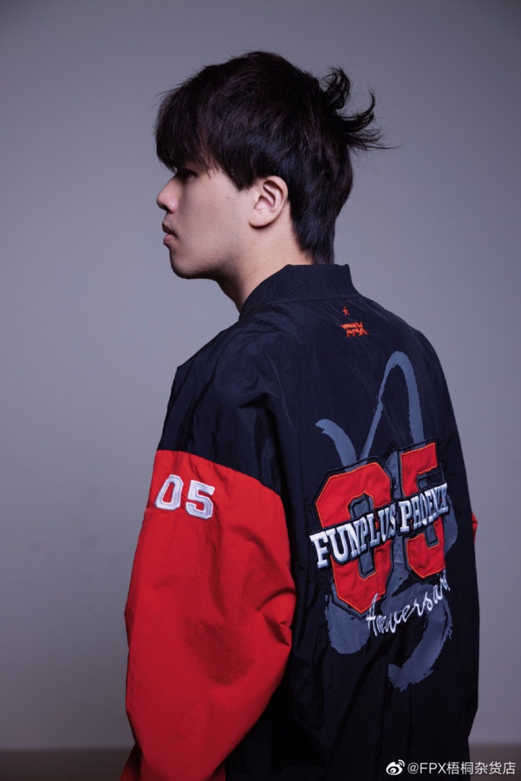 fpx五周年限定外套队长lwx帅气上身