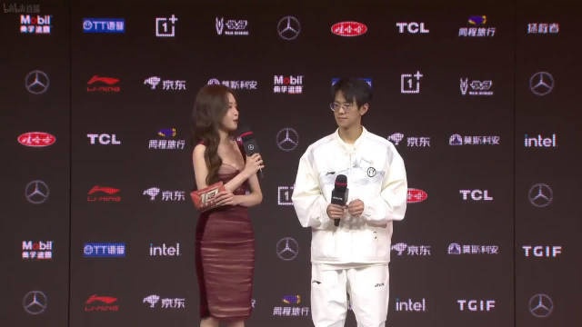 Wink赛后采访：我们的开场秀很民主，少数服从多数！