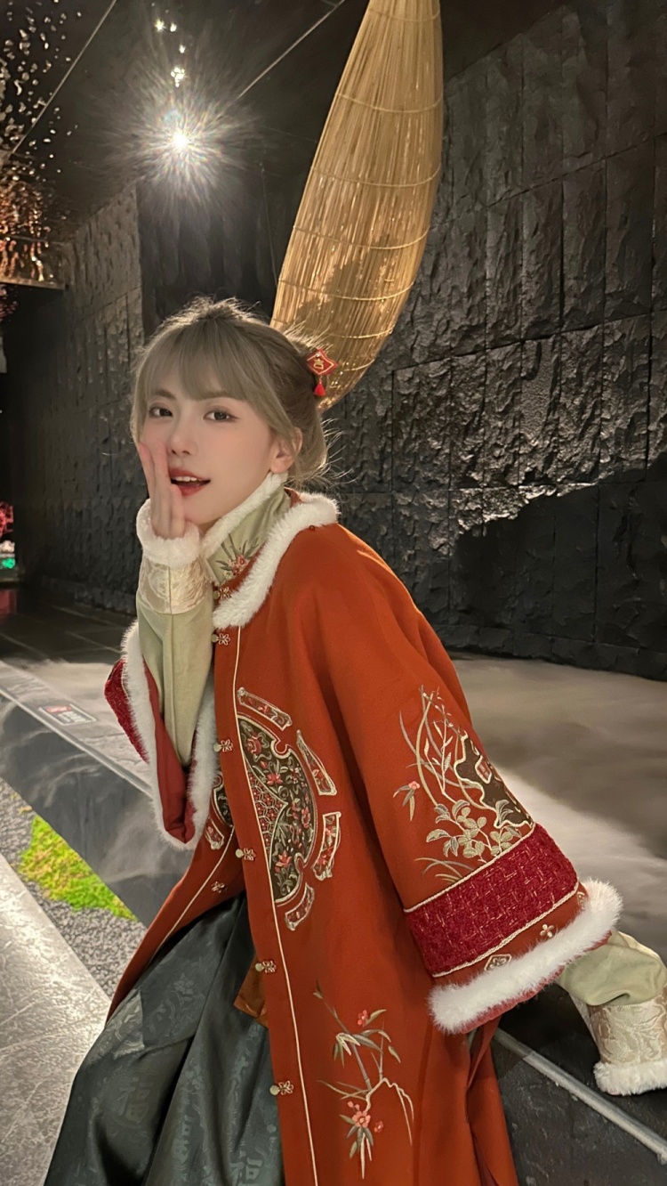 周淑怡晒照除夕快乐发财被爱好运常在