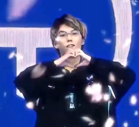 Ucal分享出场动作：我自己很喜欢的pose！以后还会有更多互动