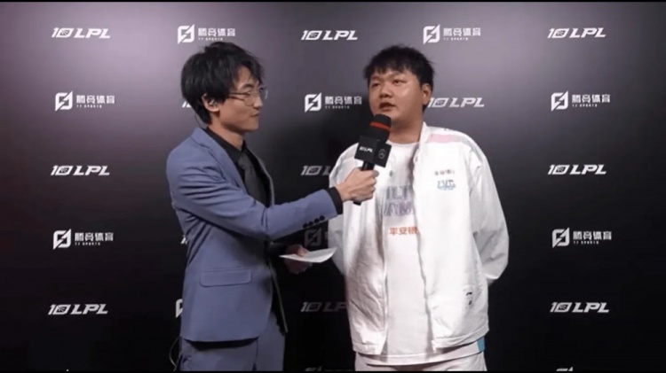 Yagao：第二把感觉我们打得有点上头了，一直在乱打然后输了