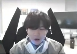 Rookie直播给Theshy加油：ShyShy...为他加油