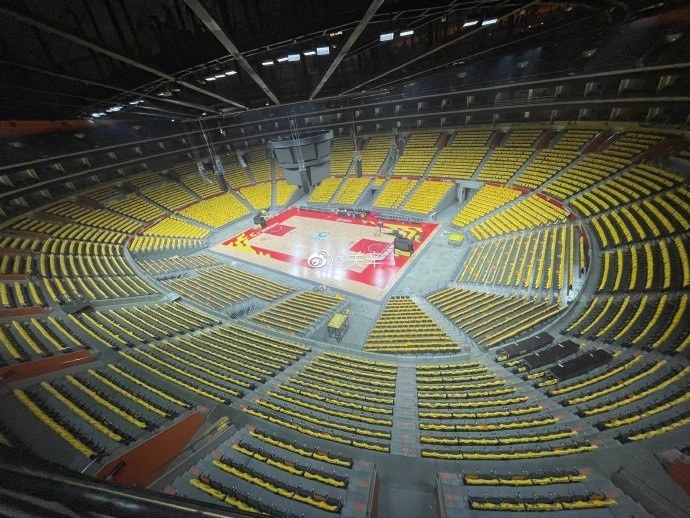 关辛晒广东队主场照何其壮观黄色助威战衣等着你们的到来