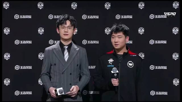 赛后采访西安WE_仙语：花木兰新皮肤真好用有信心进到S组