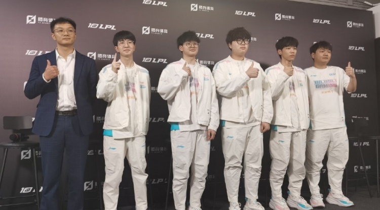 BLG赛后群访教练：上次我们输LNG之后我们学习了很多经验