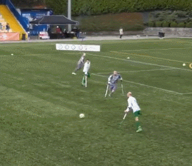 单腿飞翔的他,让梅西和姆巴佩起立鼓掌