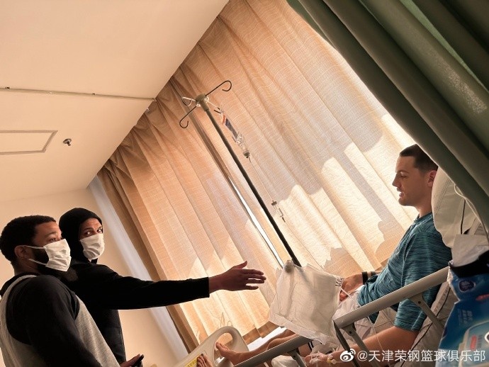 直播吧3月8日讯 今天,天津官博更新了受伤外援大卫-詹姆斯的情况.