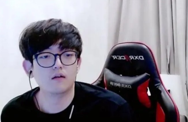 Gimgoon直播吐槽:粉丝们的礼物都来得比皮肤钱快