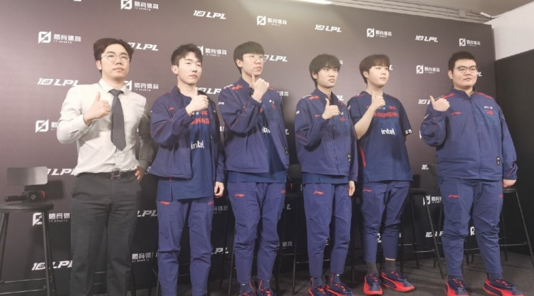 JDG赛后群访Ruler：我像其他队伍的AD选手一样发挥的平平无奇