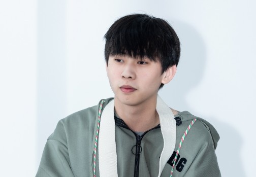 Ale：青钢影是我的青春他成就了我，只要队伍能赢玩什么都行