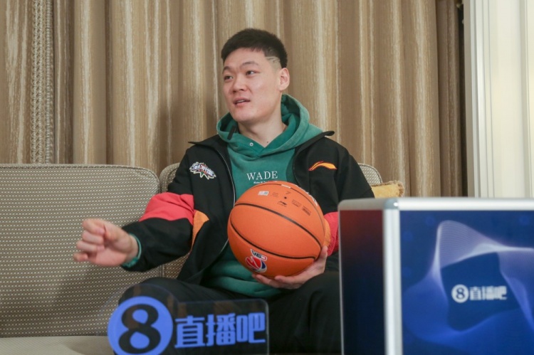 直播吧在现场丨张宁:会有想拿MVP萌芽的诞生但是我会遏制