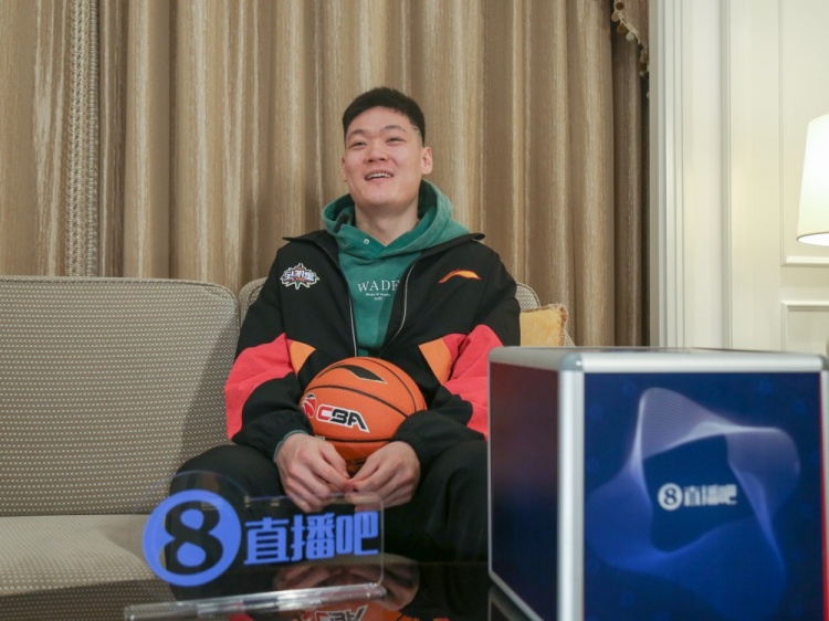 直播吧在现场丨张宁致球迷：山西待我不薄我岂能忘恩负义
