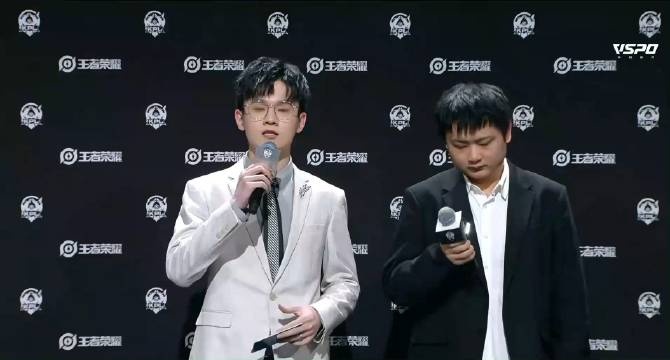 DYG赛后采访教练：一开始打法很单一，后面想转变又没执行好