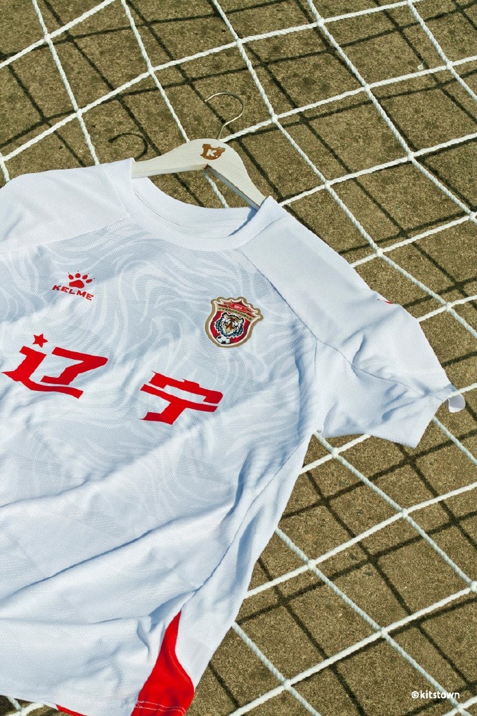 各具特色卡尔美发布中甲8支球队的新赛季主客场球衣