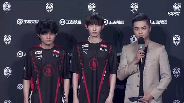 成都AG赛后采访：大射线上比较厉害能帮团队打出优势