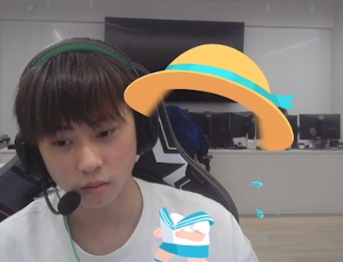 羡慕了Ale：Meiko大明星每次坐飞机几十台相机拍他！没人拍我
