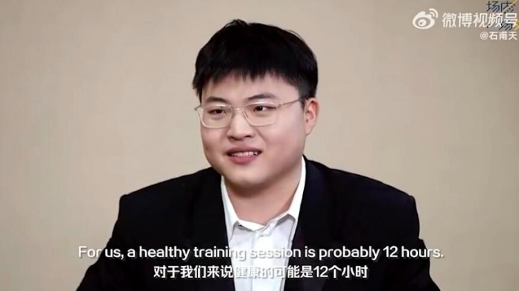 Uzi：选手训练12个小时已经是健康时间了中间有12个小时放松