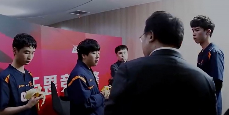OMG教练：打TES和BLG的最后一局，选手们心态差异挺大的