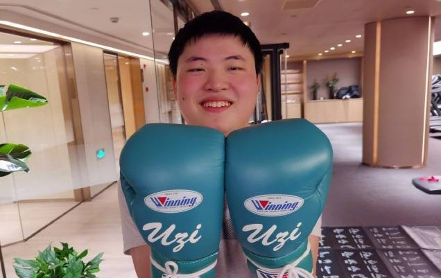 Uzi：要给BLG加油把两个LCK队全宰了，尺帝很稳越老越稳健