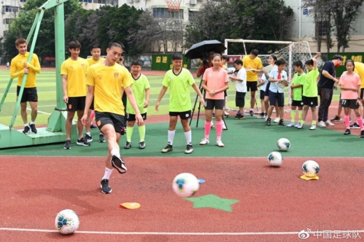 金华江滨小学足球图片