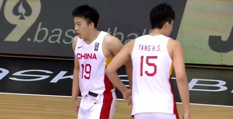 后程稍显乏力!王俊杰得到全队最高的21分另有8板 上半场13分7板-直播