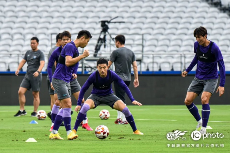 徐嘉敏于根伟赛前采访_记者:申花今日奔赴天津,战津门虎应该会面临破密集防守难题_中超第14轮上海申花vs天津津门虎赛前瞻