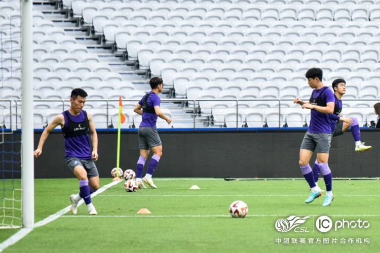 徐嘉敏于根伟赛前采访_记者:申花今日奔赴天津,战津门虎应该会面临破密集防守难题_中超第14轮上海申花vs天津津门虎赛前瞻