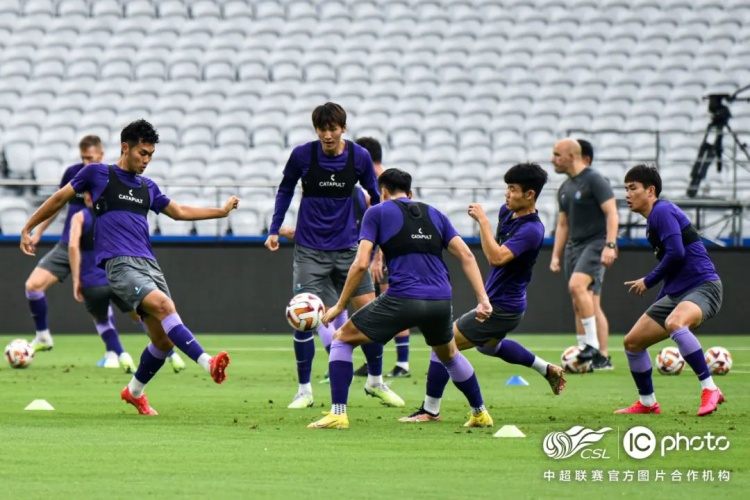 中超第14轮上海申花vs天津津门虎赛前瞻_徐嘉敏于根伟赛前采访_记者:申花今日奔赴天津,战津门虎应该会面临破密集防守难题