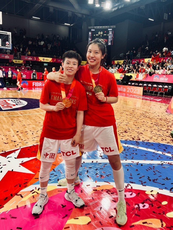 张茹晒赛后合影:时隔十二年的亚洲冠军96 请永远相信中国女篮-直播