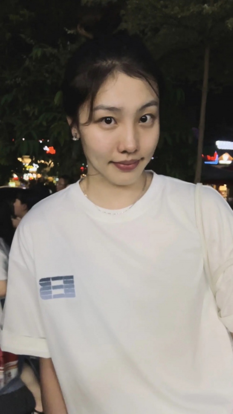 😍美美哒！张茹晒个人照：最近的新鲜照片-直播吧