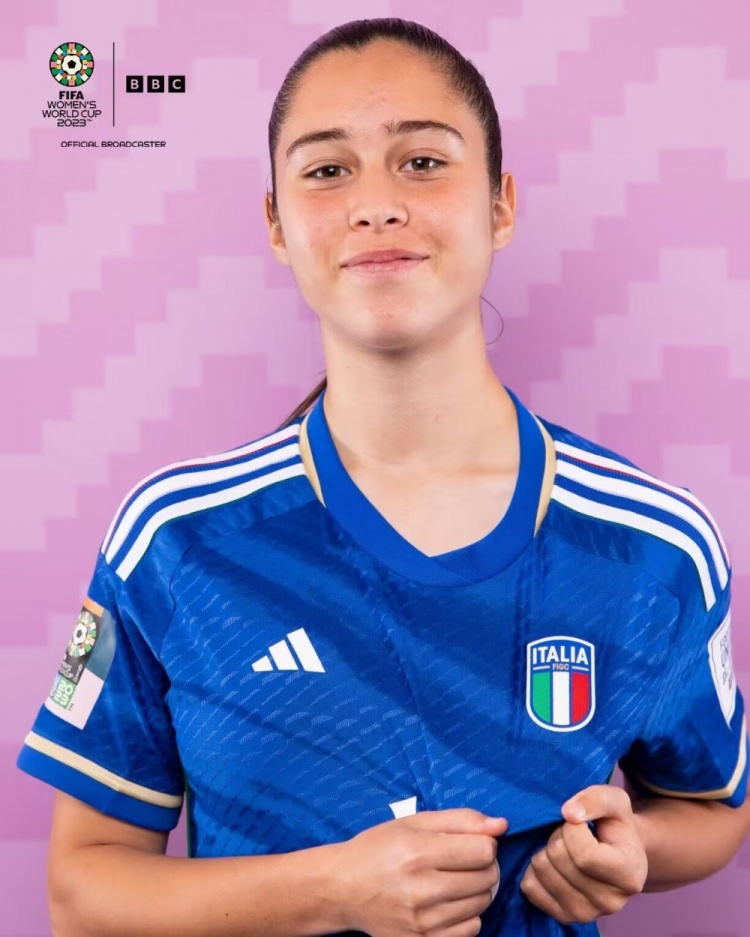 意大利女足16岁中场朱莉娅德拉戈尼首发球员出自巴萨女足