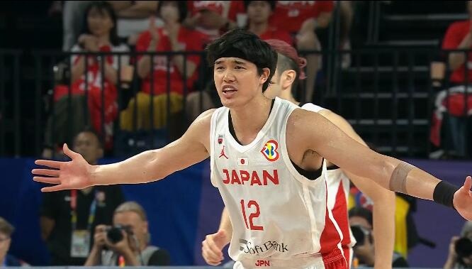 手感不佳但防守在线！渡边雄太6中1得到4分2帽