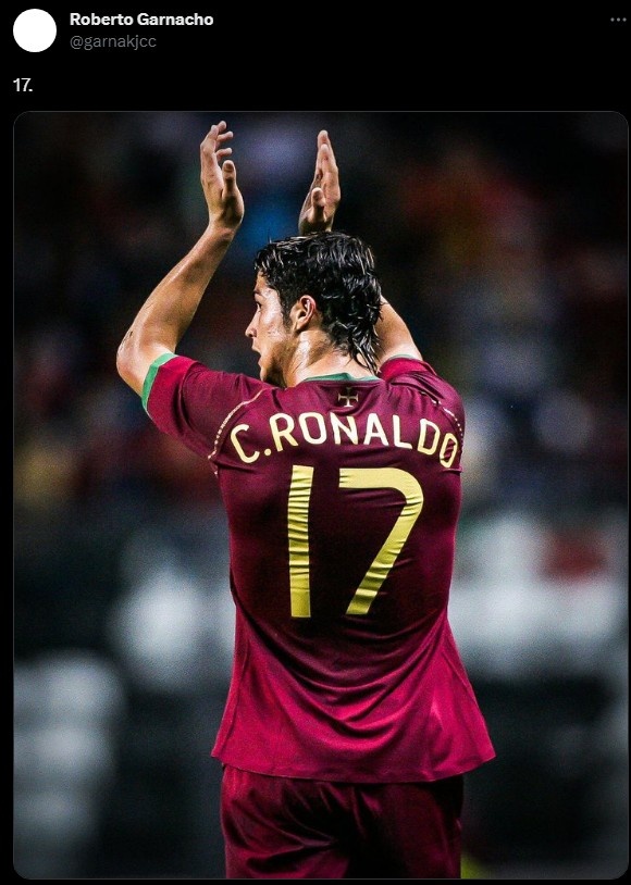 致敬哥哥晒加纳乔曼联17号球衣和c罗国家队17号球衣