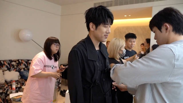 LNG分享GALA杂志拍摄Vlog：和好久不见的老朋友一起拍摄的一天