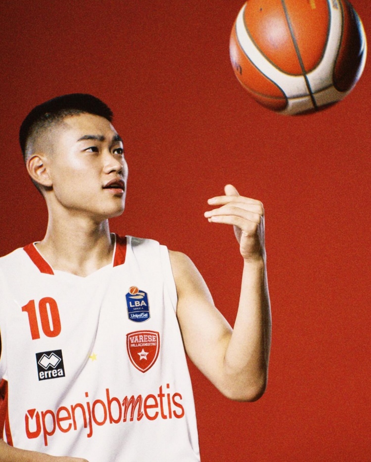 🔥🔥前途无量!留洋小将赵维伦晒新赛季定妆照-直播吧