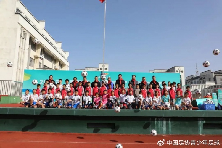 2025江西省城市足球联赛-赛程/比分/球队阵容全掌握-本地足球热血来袭！“赣超”持续火热 江西开行首趟球迷专列