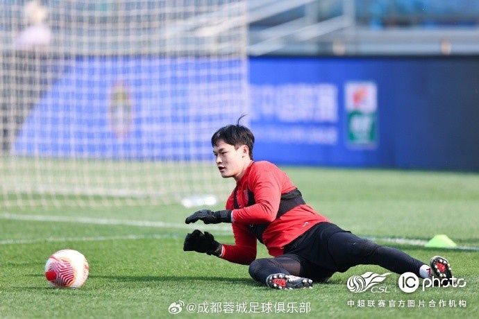 传承🤩C罗祝贺姆巴佩：轮到我祝贺了！期待你点亮伯纳乌⚽💪