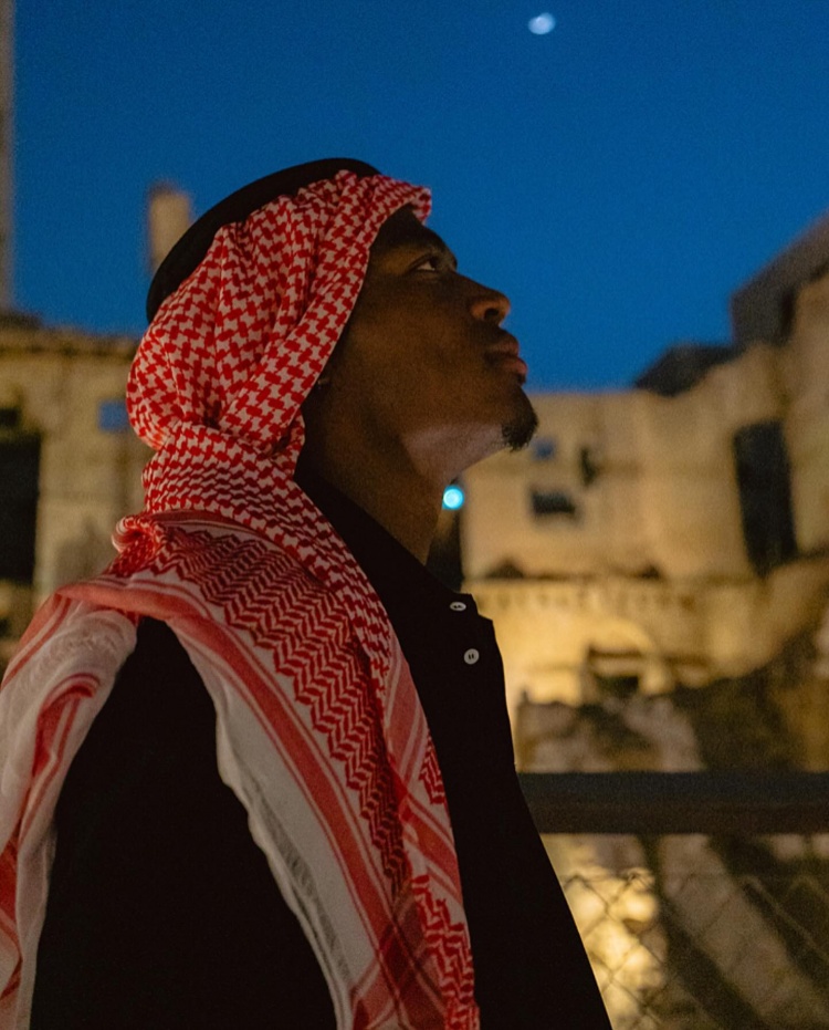 中东风情！八村塁分享旅行照片
：时间就是金钱	！
