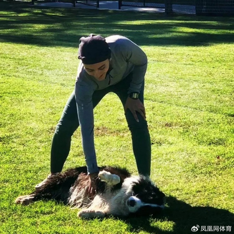 凰家看台 | 一个流亡的阿富汗女孩，为什么跑到了巴黎