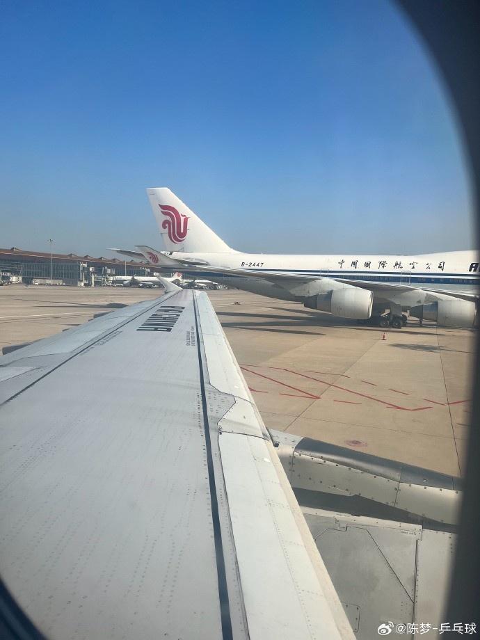 顺利抵港✈️陈梦晒照：看过很多次清晨的天空 这次格外深刻❤️