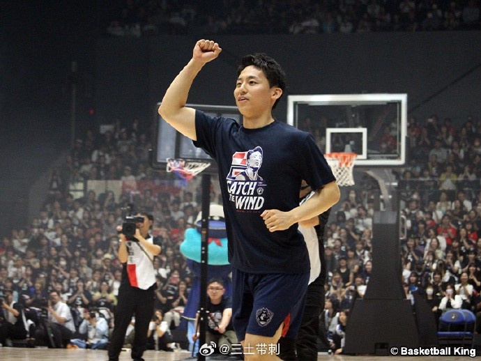 横滨海盗为河村勇辉举行NBA出发仪式 门票早早售罄现场人头攒动