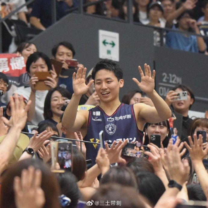 横滨海盗为河村勇辉举行NBA出发仪式 门票早早售罄现场人头攒动