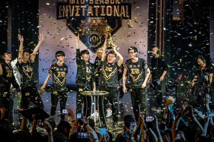 LOL官推盘点历届最接近黄金之路的队伍：SKT、RNG、G2、JDG